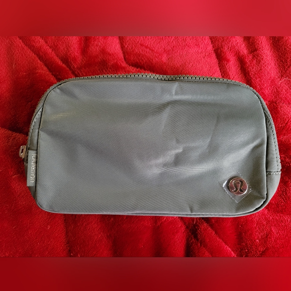 NWT Lululemon Athletica Bayleaf Everywhere belt bag 1L